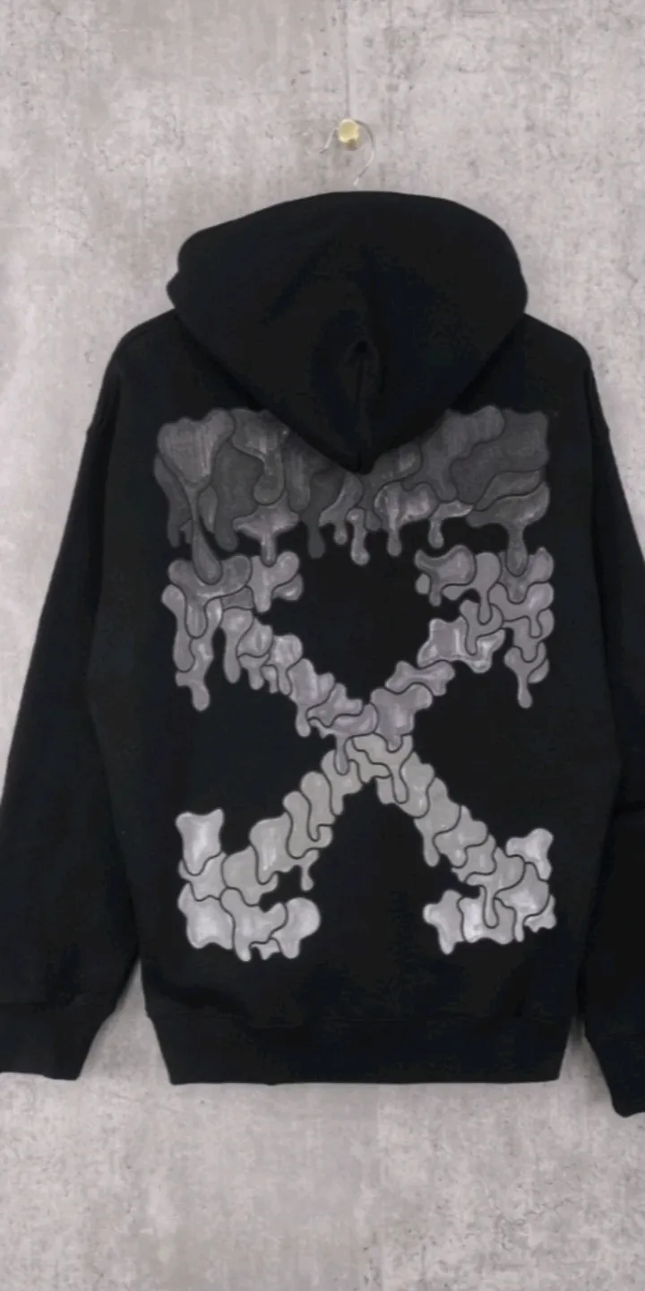 Real shot of the video - the top tested version official website new OFF-WHITE water droplets dissolving black ice cream hoodie pullover sweatshirt Graffiti arrow series European niche culture high street versatile inkjet graffiti water drop arrow 💧 hot melt gradient effect! The printing adopts the imported glue hot stamping process. The printing has an overlapping and melting texture, creating a three-dimensional and dynamic effect. After high temperature and heat fixation, the firmness is very high, so there is no need to worry about the printing fading and falling off easily! The fabric is made of custom-woven and dyed pure cotton twill terry that has been pre-shrunk by washing and treated to prevent pilling. The collar is made of thick threads and is elastic. The collar will not deform even after repeated cleaning for a long time!   Complete range of PB packaging bags with wash water label tags and comparison support! 🚩Wall crack recommendation is different from the market currency! A full set of customized accessories! Strict quality control! ZP-purchasing agent of the same level! It’s extremely difficult to reproduce, so don’t be afraid of any comparison! Give it away and keep it for yourself💕 The fabric is made of 480g large fish scale terry cotton fabric, which is full of drape and is a big release. Color: black and white Size: XS-L P:390